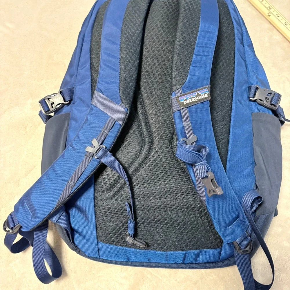 Patagonia Outdoors Chacabuco 30L Backpack Unisex Blue size 30L Bungee Cord